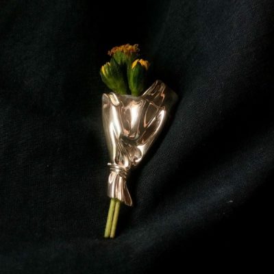 Noszona broszka kwiatowa - igła wazonu, 4x2.8 cm, srebrna lub złota | VASIFINA